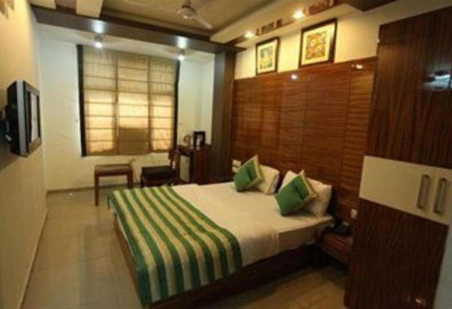 Hotel Chanchal Continental - 02 Mins From New Delhi Railway Station Bilik gambar
